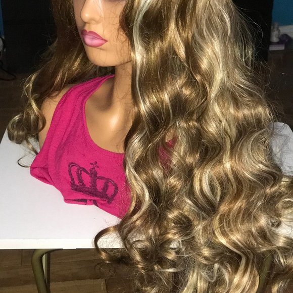 Beautiful Lace Front Wig, Light Brown/Blonde Mix, long 26 inches - Picture 9 of 10